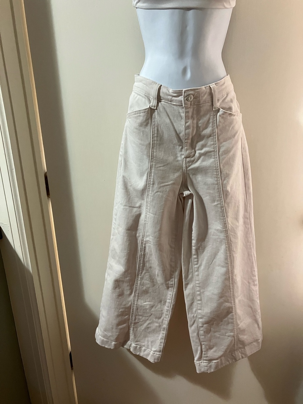 Wonderly Cream Wide-Leg Cropped Jeans
